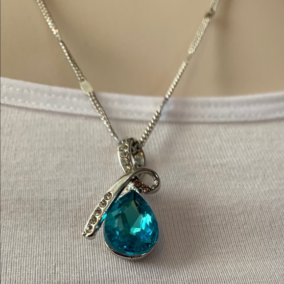 Necklace silver chain with aqua stone pendant with crystals NWT - Picture 1 of 2